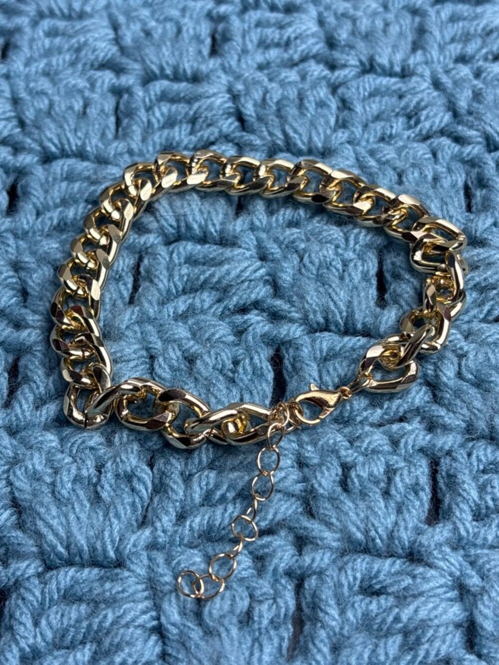 Lightweight Goldtone Chunky Chain Bracelet 7.75 - 8.5 inches Long